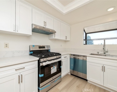 2038 S Bon View Avenue - Photo Thumbnail 18