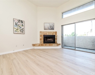 2038 S Bon View Avenue - Photo Thumbnail 8
