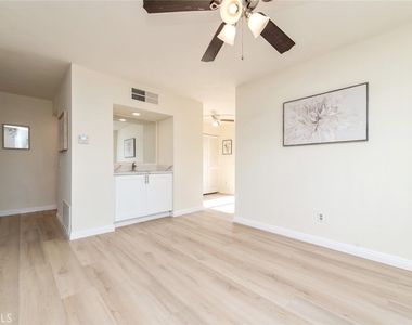 2038 S Bon View Avenue - Photo Thumbnail 12