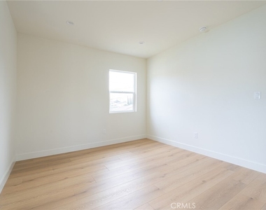 1065 E Spazier - Photo Thumbnail 19