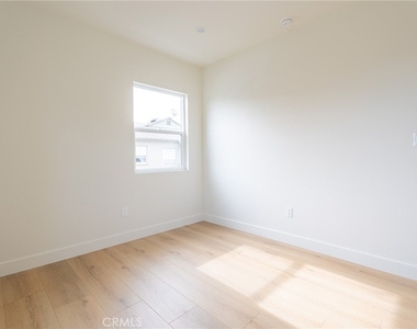 1065 E Spazier - Photo Thumbnail 22