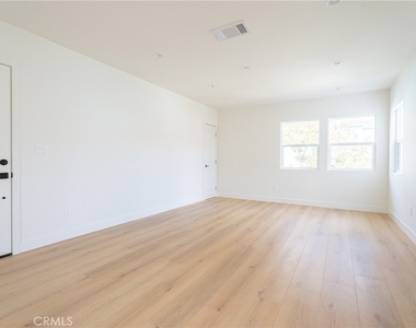 1065 E Spazier - Photo Thumbnail 4