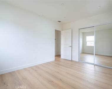 1065 E Spazier - Photo Thumbnail 18