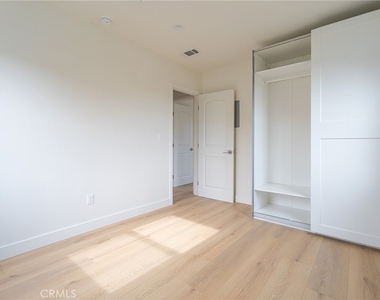 1065 E Spazier - Photo Thumbnail 21