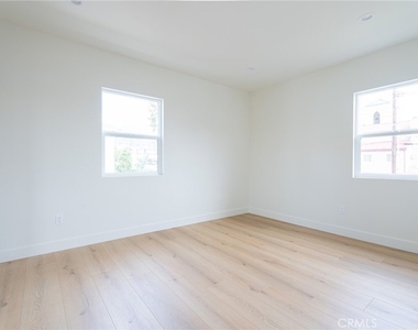 1065 E Spazier - Photo Thumbnail 16