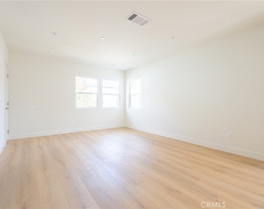 1065 E Spazier - Photo Thumbnail 5