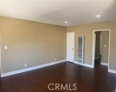 600 E Acacia Avenue - Photo Thumbnail 4