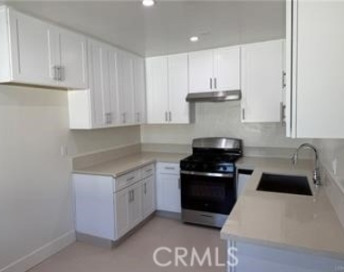 600 E Acacia Avenue - Photo Thumbnail 2