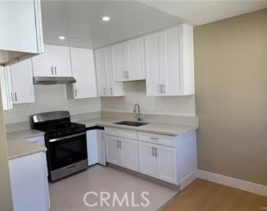 600 E Acacia Avenue - Photo Thumbnail 3