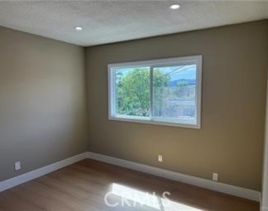 600 E Acacia Avenue - Photo Thumbnail 6