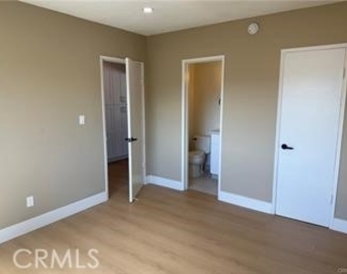 600 E Acacia Avenue - Photo Thumbnail 7
