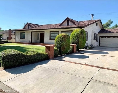 109 W Sandra Avenue - Photo Thumbnail 1