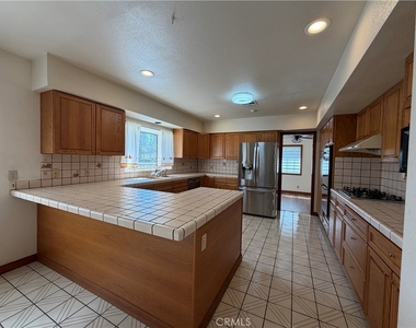 109 W Sandra Avenue - Photo Thumbnail 7