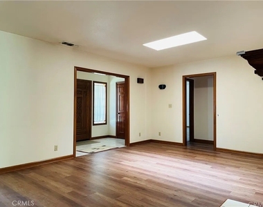 109 W Sandra Avenue - Photo Thumbnail 3