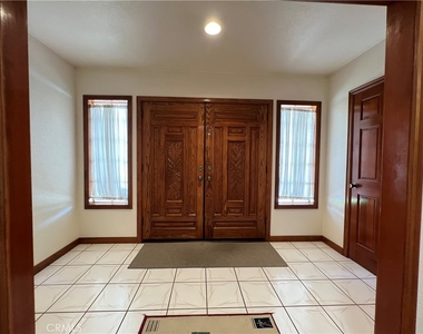 109 W Sandra Avenue - Photo Thumbnail 2