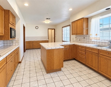 109 W Sandra Avenue - Photo Thumbnail 19