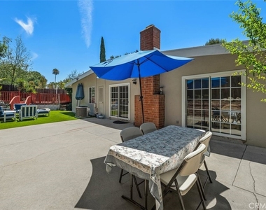 3136 Frances - Photo Thumbnail 24