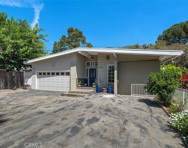 3136 Frances - Photo Thumbnail 21