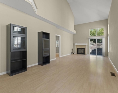 212 Rabbit Ct - Photo Thumbnail 5