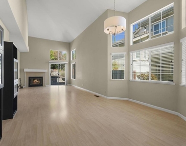 212 Rabbit Ct - Photo Thumbnail 2