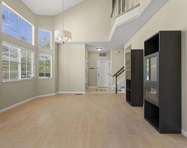 212 Rabbit Ct - Photo Thumbnail 6