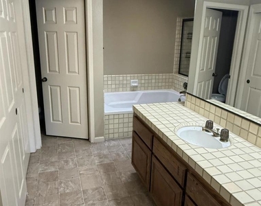 37 Liquidamber Ct - Photo Thumbnail 8