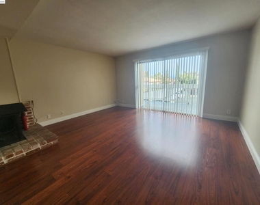 3375 Norton Way - Photo Thumbnail 9