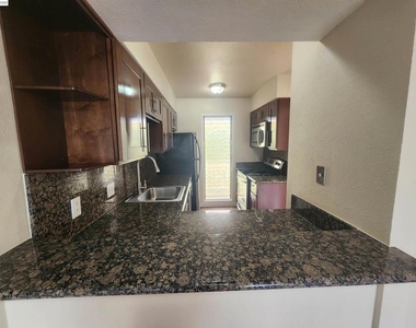 3375 Norton Way - Photo Thumbnail 6
