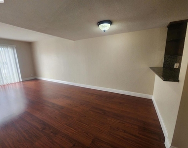3375 Norton Way - Photo Thumbnail 7