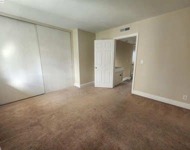 3375 Norton Way - Photo Thumbnail 15