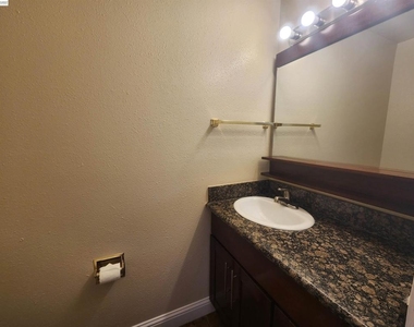 3375 Norton Way - Photo Thumbnail 1
