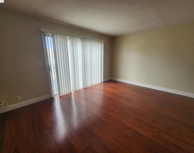 3375 Norton Way - Photo Thumbnail 12