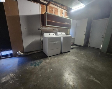 323 Adelle Street - Photo Thumbnail 16
