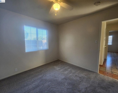323 Adelle Street - Photo Thumbnail 9