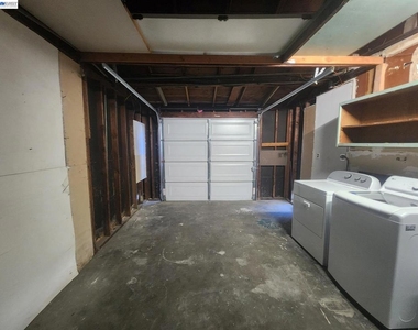 323 Adelle Street - Photo Thumbnail 17