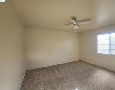 323 Adelle Street - Photo Thumbnail 13