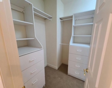 204 Abigail Cir - Photo Thumbnail 40
