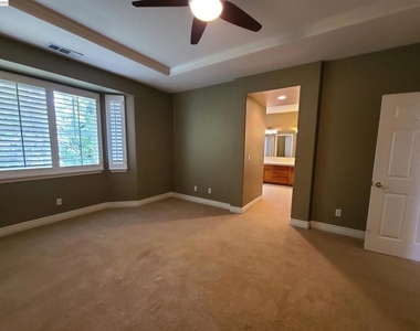 204 Abigail Cir - Photo Thumbnail 31