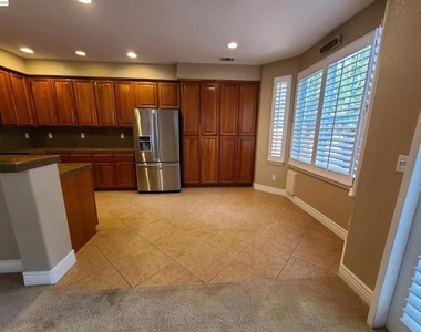 204 Abigail Cir - Photo Thumbnail 16