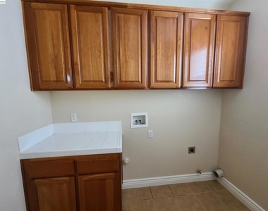 204 Abigail Cir - Photo Thumbnail 9