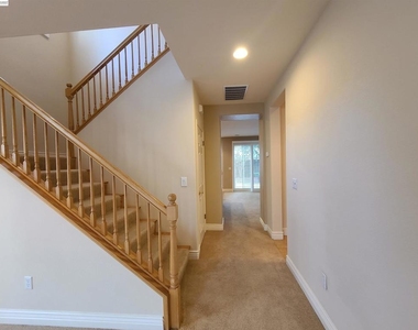204 Abigail Cir - Photo Thumbnail 5