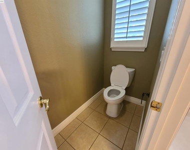 204 Abigail Cir - Photo Thumbnail 38
