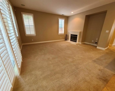 204 Abigail Cir - Photo Thumbnail 11