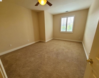 204 Abigail Cir - Photo Thumbnail 27