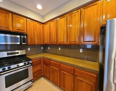 204 Abigail Cir - Photo Thumbnail 17