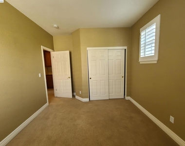 204 Abigail Cir - Photo Thumbnail 28
