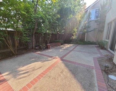 204 Abigail Cir - Photo Thumbnail 43