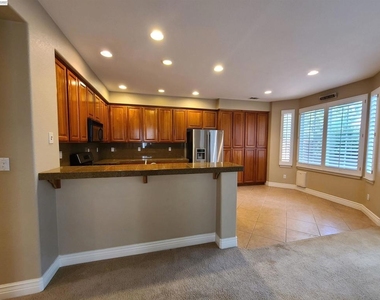 204 Abigail Cir - Photo Thumbnail 15