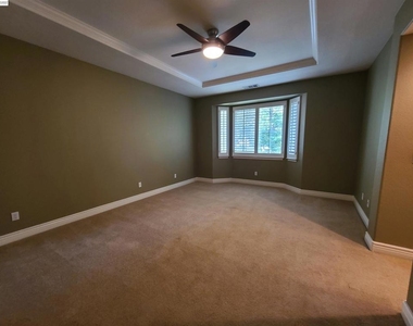 204 Abigail Cir - Photo Thumbnail 32