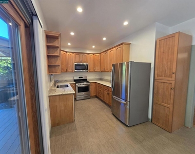236 Castro St - Photo Thumbnail 7